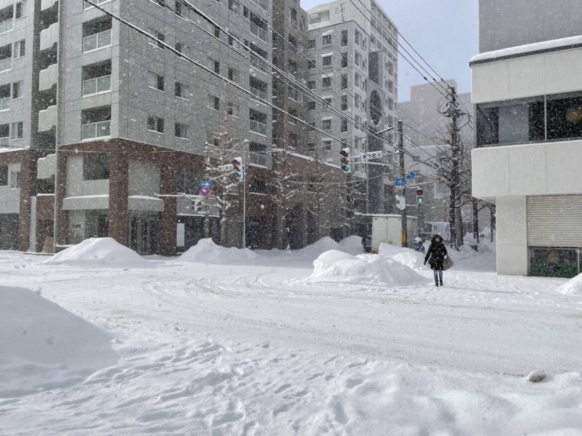 Heavy snow hits wide areas of Japan as extreme cold front hits
