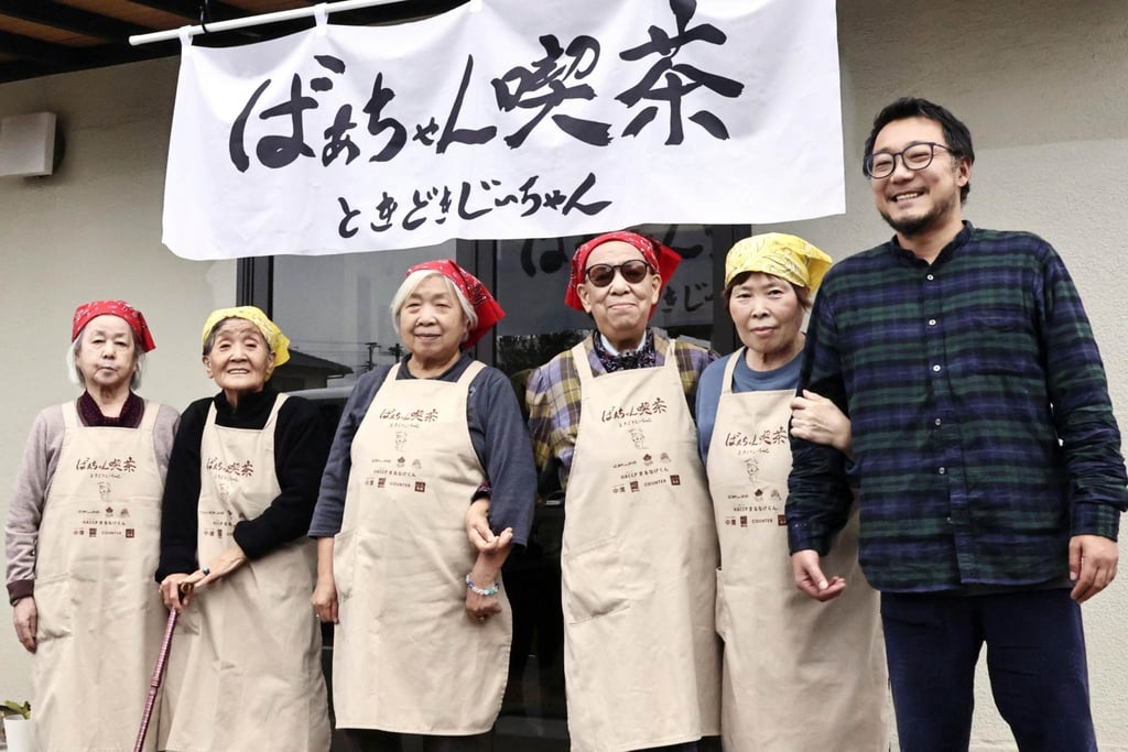 Mitsuru Okuma (right) poses for a photo with Ukiha no Takara employees outside Grandma’s Tearoom. Photo: Kyodo