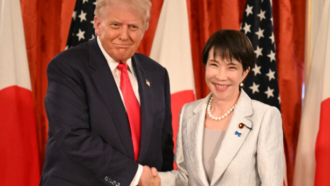 Trump invites Japanese Prime Minister to visit US|Arab News Japan Trump invites Japanese Prime Minister to visit US|Arab News Japan