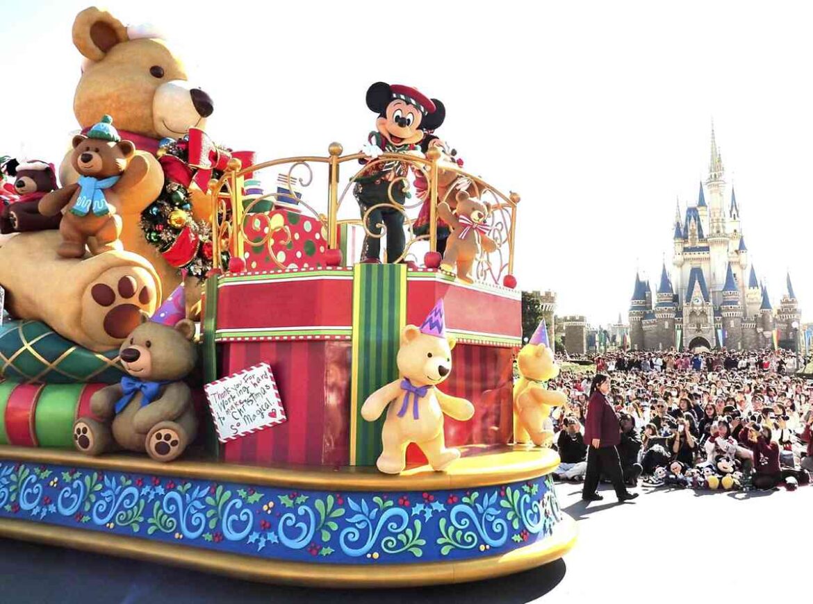 Tokyo Disneyland, DisneySea hit total 900 million visitors