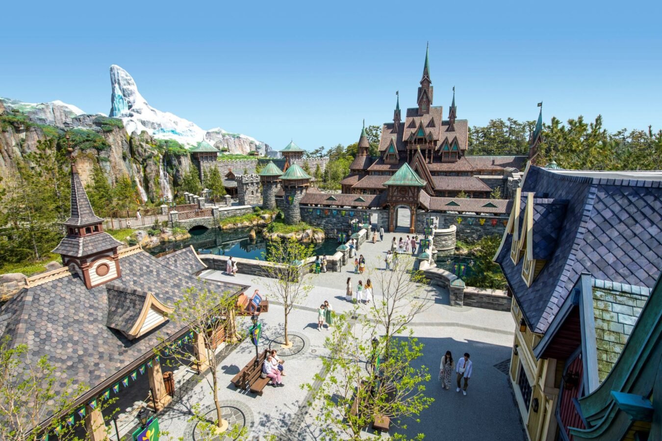 Tokyo Disney Welcomes 900 Millionth Guest Ahead of Anniversary