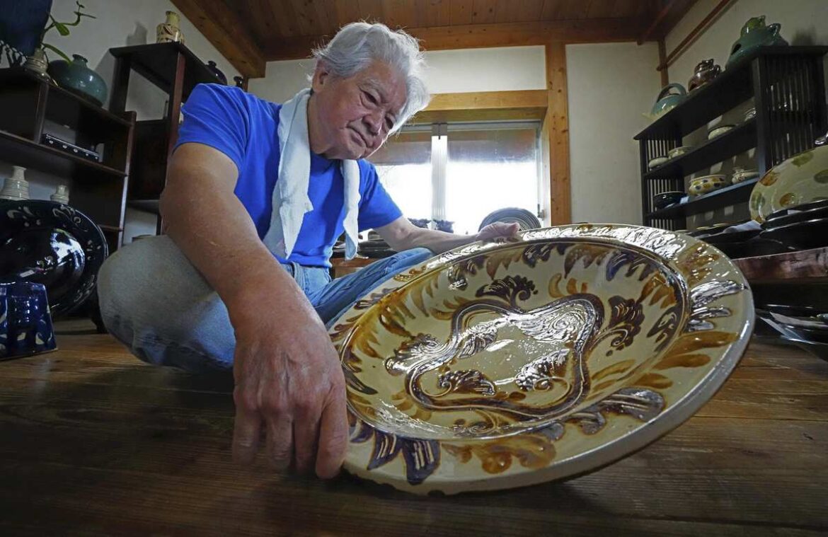 Okinawa: Master Potter Passes Down Tradition of Climbing Kiln in Yomitan Village Okinawa: Master Potter Passes Down Tradition of Climbing Kiln in Yomitan Village