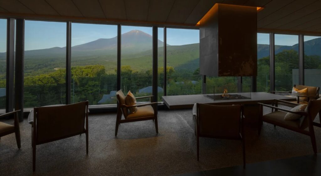Stay at Gora Kadan's latest property for excellent views of Mount Fuji, golf and kaiseki
