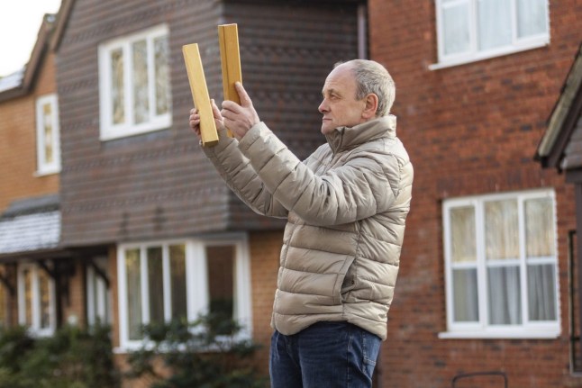 An Oxford community is using a historic Japanese method after a series of tyre slashings plagued the neighbourhood. Councillor David Henwood, who represents the Littlemore area of Oxford, said he is now patrolling four roads with a Hyoshigi, wooden clappers that have traditionally been used in Japanese theatres and by the country???s firefighters. Oxford, Oxfordshire. January 06 2026. A suburb has cut crime after locals unleashed a new deterrent - an historic Japanese method of banging sticks together.Residents in Oxford have turned to patrolling with Hy??shigi - after it was rocked by tyre slashings and even stabbings.Hy??shigi is a basic musical instrument consisting of two pieces of hardwood or bamboo connected by a thin ornamental rope. The clappers are played together to create a cracking sound - traditionally used in Japanese theatres and by night-watchmen.Its noise is used to let local people know that they are being watched over - and to warn would-be criminals away. Photo released 07/01/2026