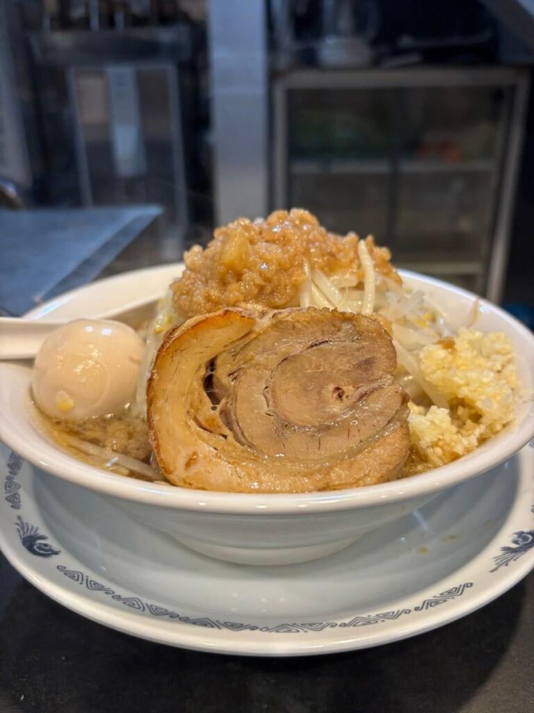 A relatively light Jiro-style ramen in Ueno. However, while light, the noodle portion is Jiro-style.”FUJIN NO BUTA”