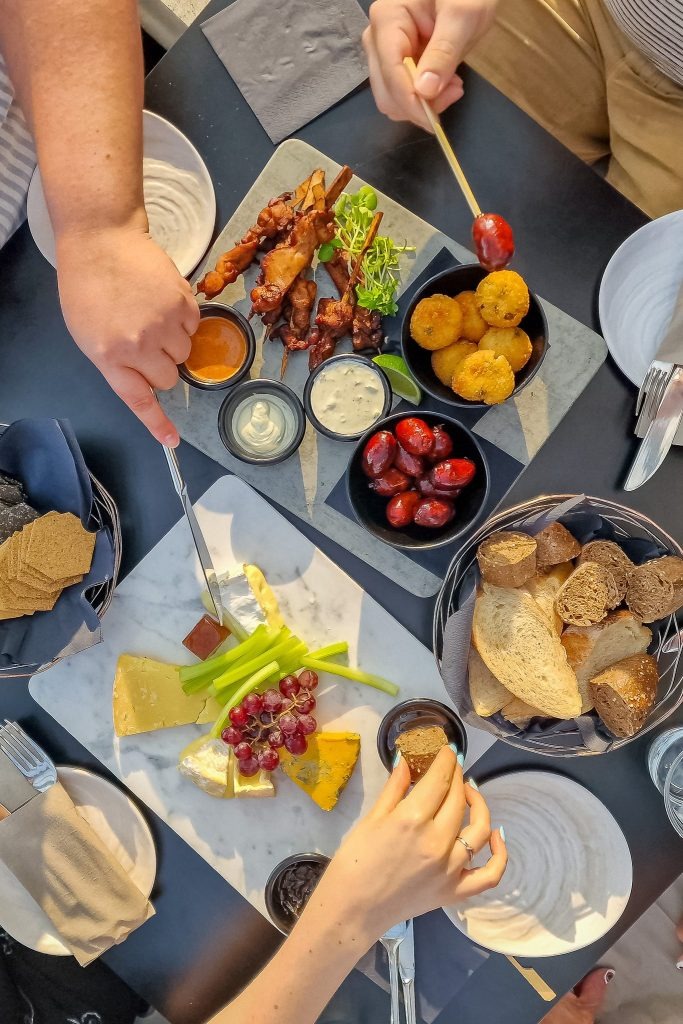 Timing your visit can enhance the experience. The best months to explore London’s food scene are May to September, when the weather is pleasant. Outdoor markets, food festivals and pop-ups take over public spaces. December also draws visitors with festive markets and seasonal treats. Cold weather doesn’t slow London’s appetite. Timing your visit can enhance the experience. The best months to explore London’s food scene are May to September, when the weather is pleasant. Outdoor markets, food festivals and pop-ups take over public spaces. December also draws visitors with festive markets and seasonal treats. Cold weather doesn’t slow London’s appetite.