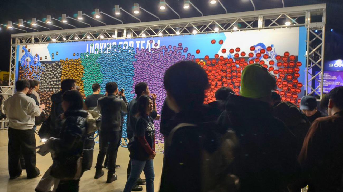 The "looking for team" wall at ALGS, almost completely covered in stickers from attendees looking to play.