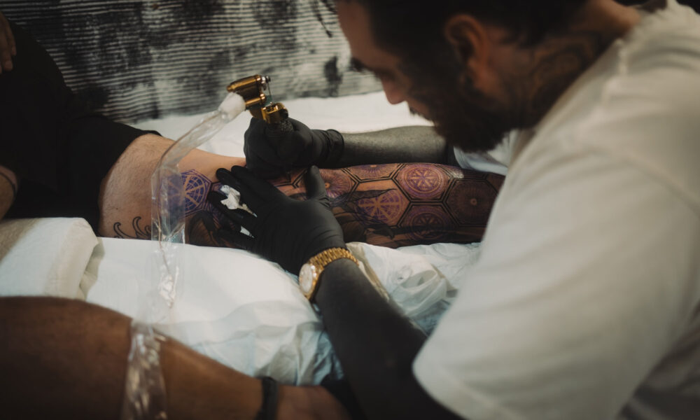 Dillon Forte @ Three Tides Tattoo Tokyo, photo by Diego Gamez