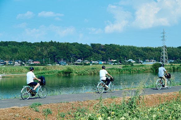 A cycling tour to stretch layover legs.