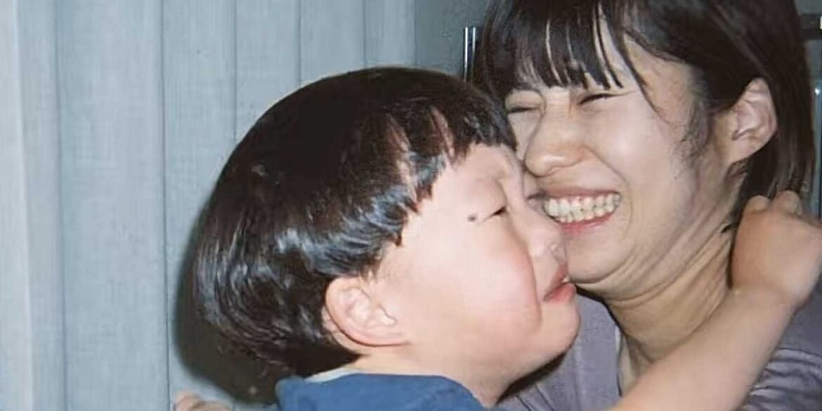 A Japanese photographer's simple request resulted in pure magic and 3.4 million views