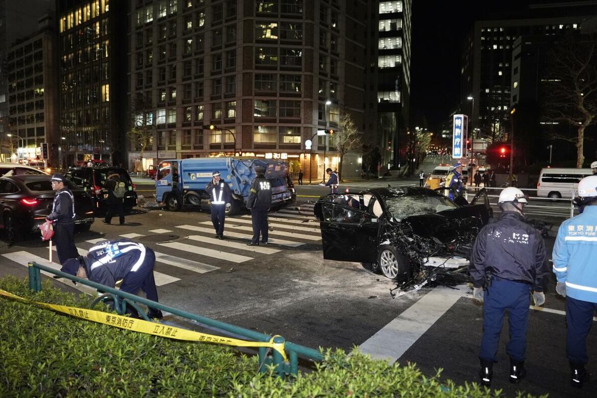 Man dies, 8 injured in multivehicle crash involving gov’t car in Tokyo Man dies, 8 injured in multivehicle crash involving gov't car in Tokyo