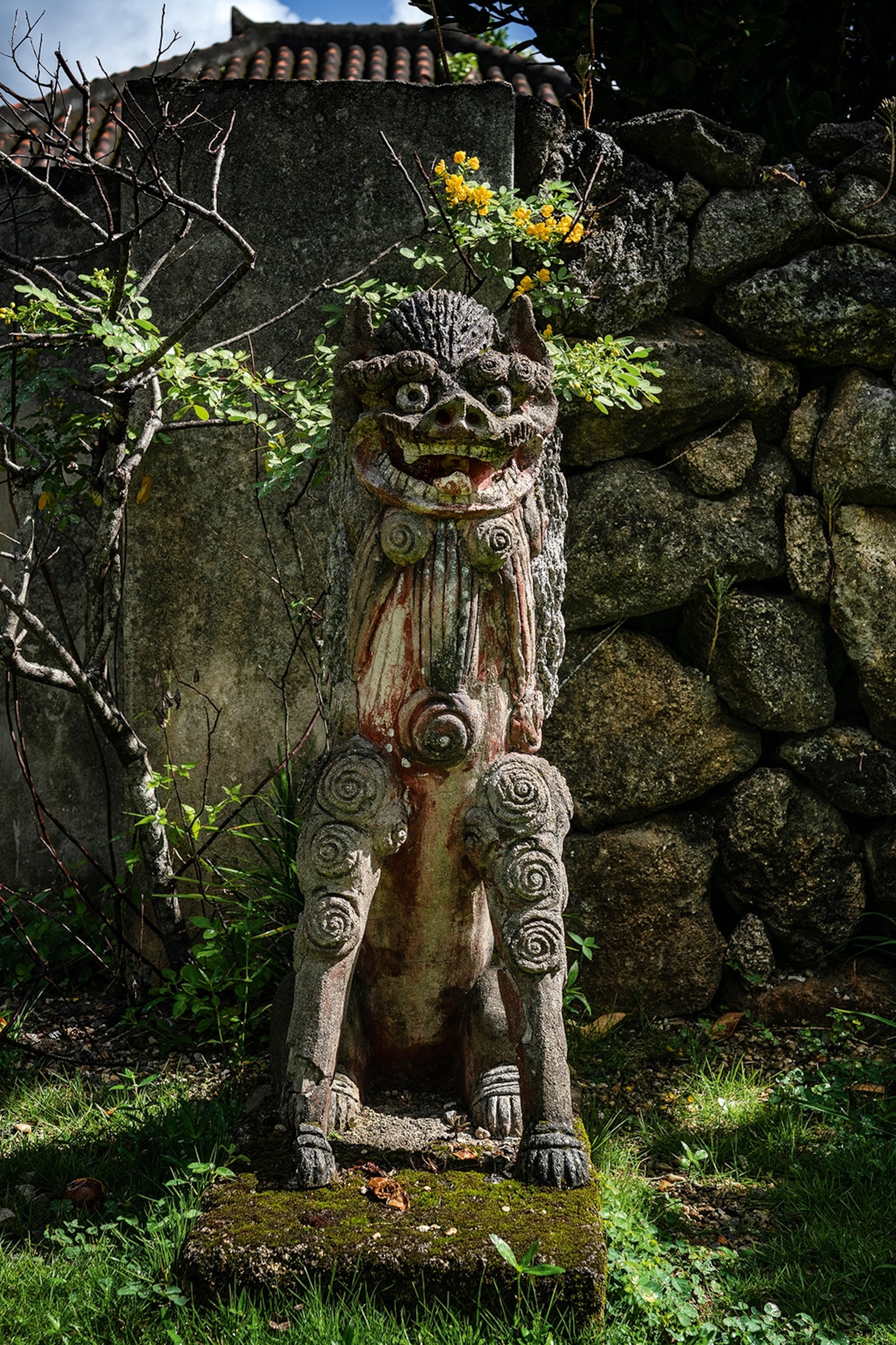 Shisa lion-dog statues
