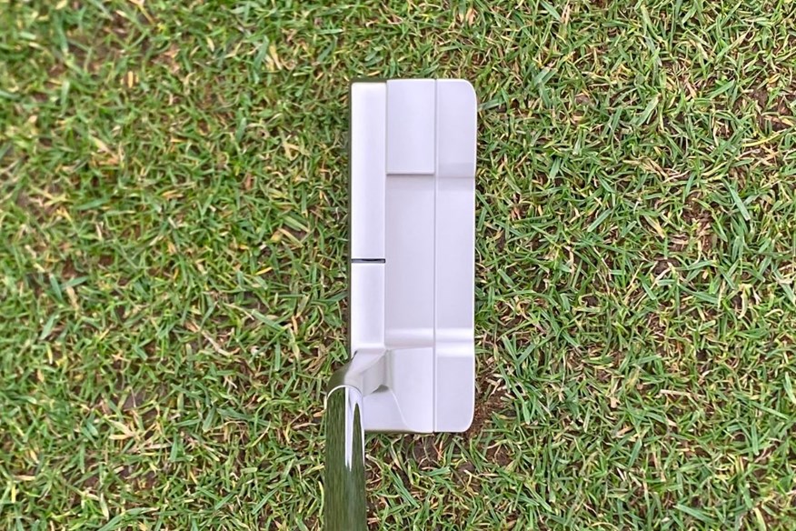 Look from above at the Mizuno M.Craft City Series Osaka putter