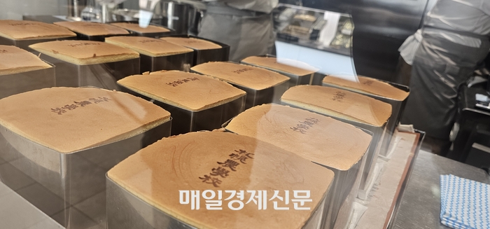 Freshly baked cheese cake at Hokkaido's Shinchitose Airport.