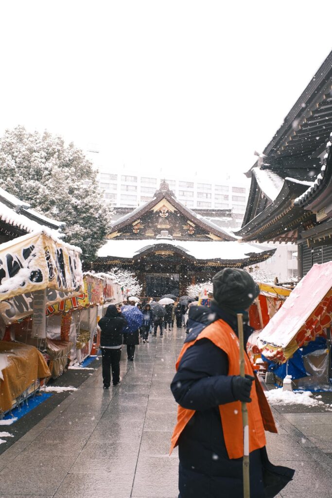 Rare snow day in Tokyo — and it happens to be Election Day 🗳️❄️