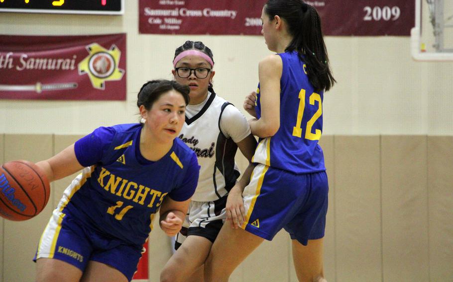 Misaki Mitsuoka drives toward the basket.