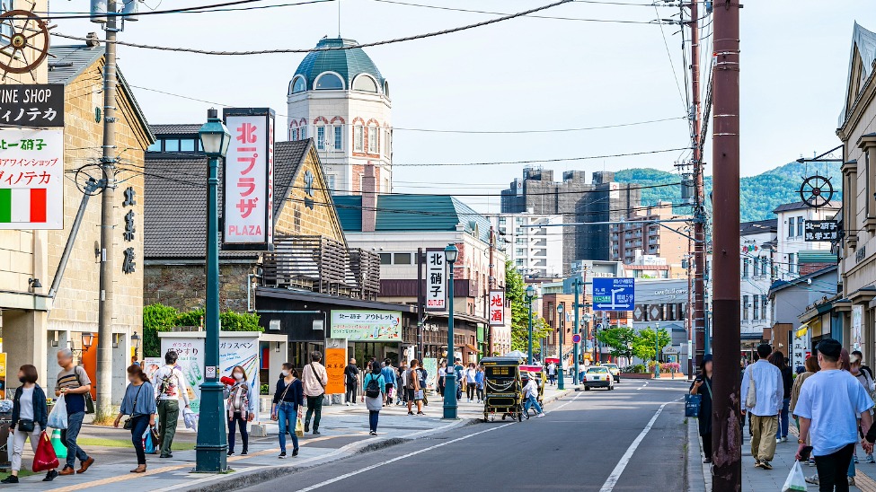  Otaru features streets with both Japanese and Western-style architecture