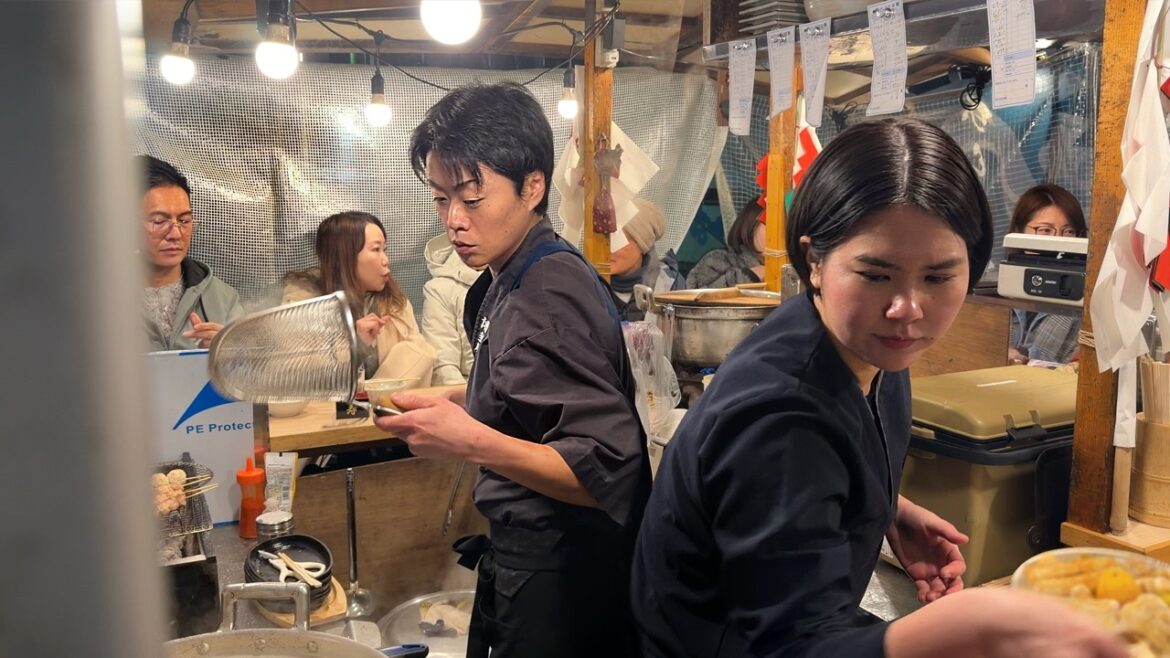 He Collapsed from Heat and His Wife Saved This Yatai