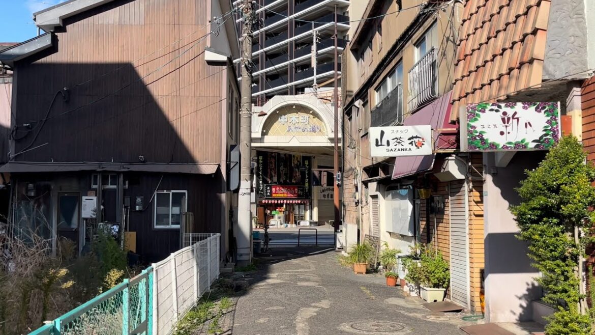 Fukuoka Kitakyushu Tobata walk, Japan [4K HDR]