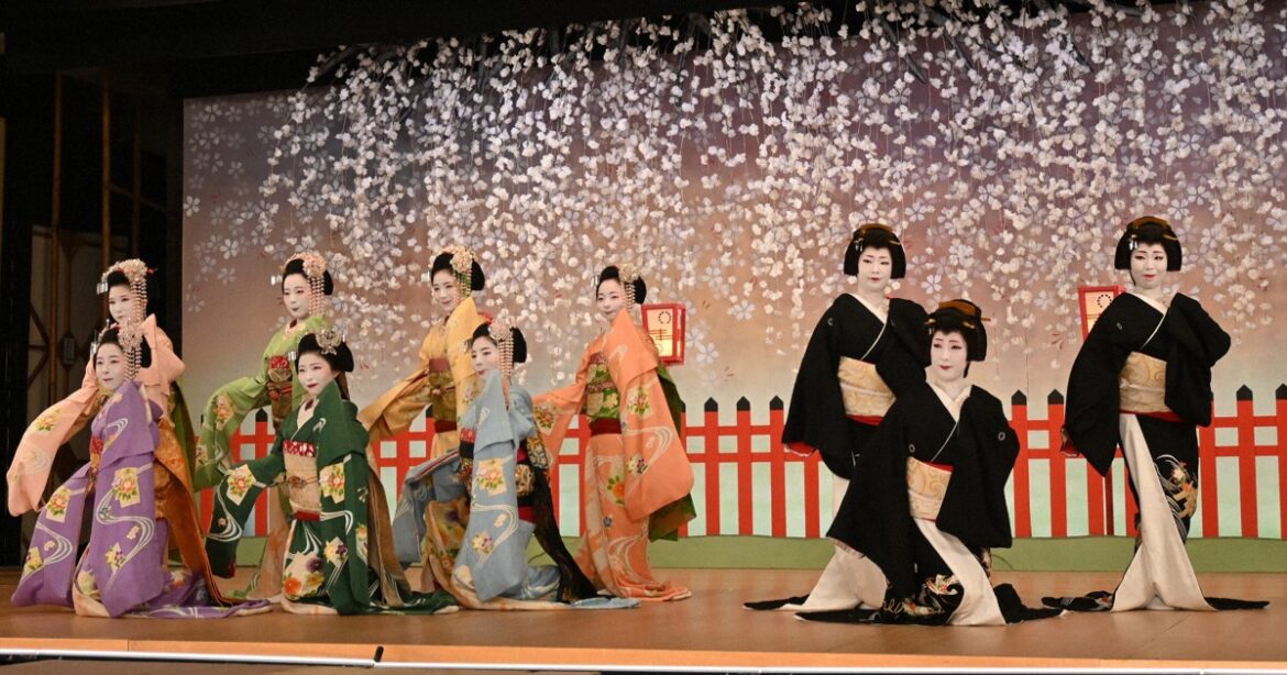 Geiko, maiko to perform reimagination of ‘Cinderella’ in Kyoto’s traditional spring dance Geiko, maiko to perform reimagination of 'Cinderella' in Kyoto's traditional spring dance