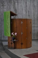 The pulpit designed by George Nakashima features interlocking wood with decorative elements at the joints, as seen in Catholic Katsura Church in Kyoto's Nishikyo Ward, Nov. 21, 2025. (Mainichi/Takao Kitamura)