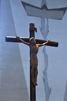 A cross and a Nishijin-ori textile tapestry in the background are seen in Catholic Katsura Church in Kyoto's Nishikyo Ward, Nov. 21, 2025. (Mainichi/Takao Kitamura)