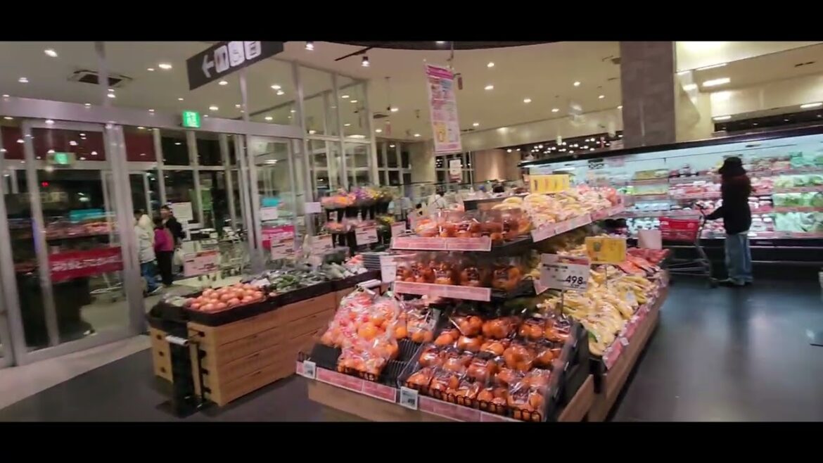 MaxValu Supermarket in Naha, Okinawa - Japan | Traveler Ni