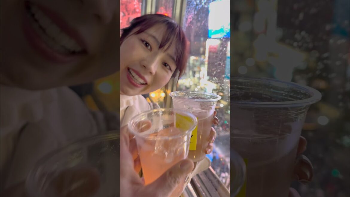 Tokyo’s Bar with a Great View of the World’s Biggest Crossing Tokyo’s Bar with a Great View of the World’s Biggest Crossing