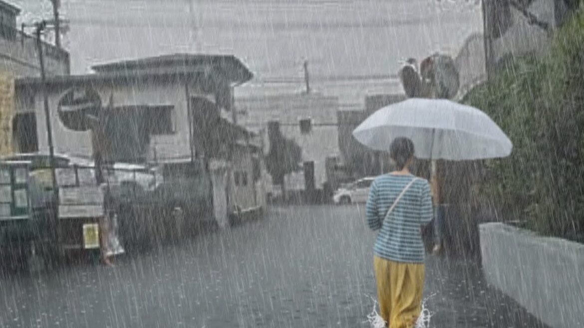 Rain Hits Asia! Heavy Rain Rocks Kagoshima, Japan - Sightseeing in Kagoshima. Walking Tour