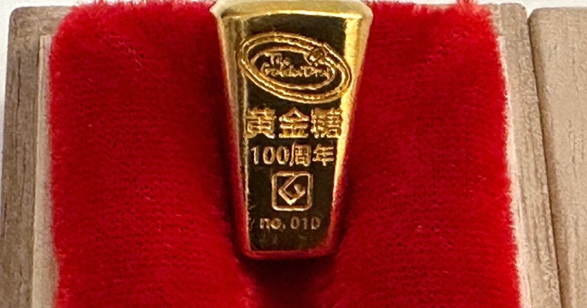 Visitors to Osaka confectionery museum keen to get their hands on pure gold candy replicas