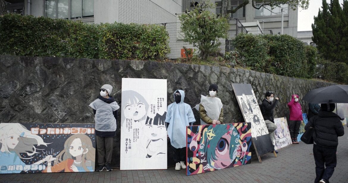 Kyoto Univ. students display signs, art in defiant bid to keep up tradition