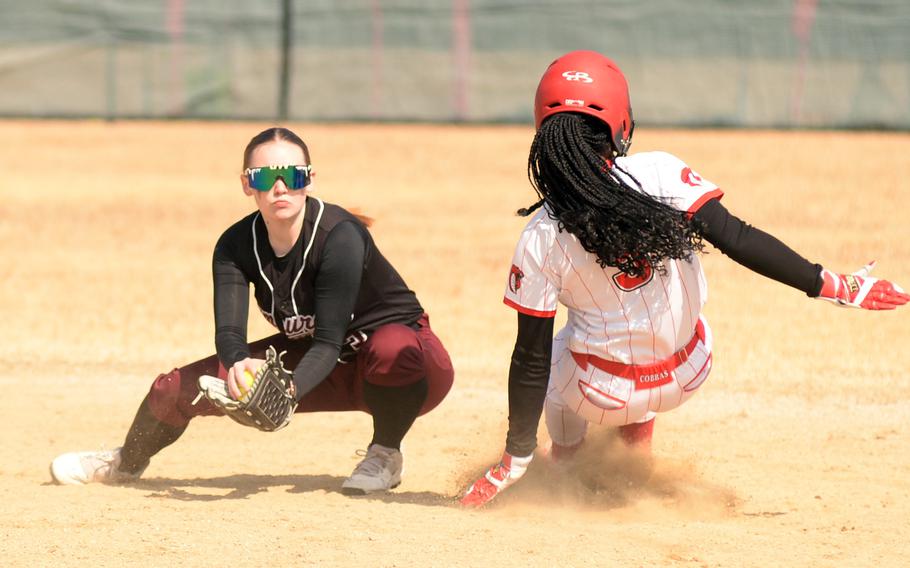 Aryn Willoughby slides into second.