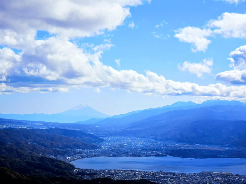 長野県高ボッチからの富士山と諏訪湖