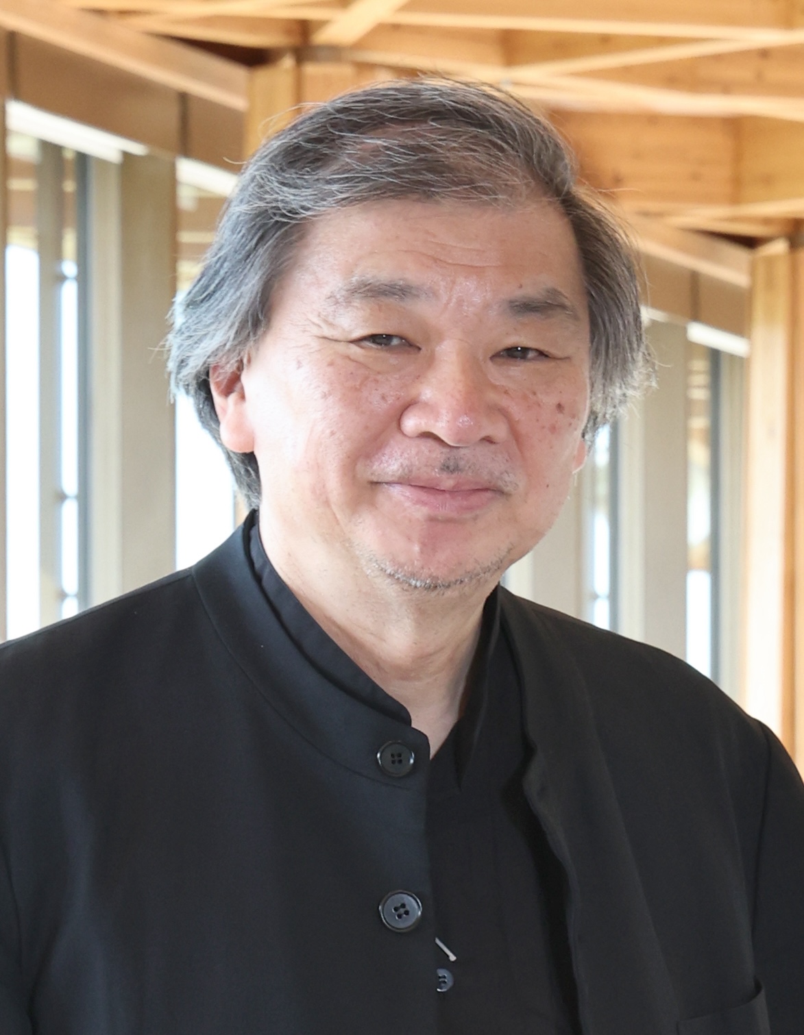 headshot of architect shigeru ban