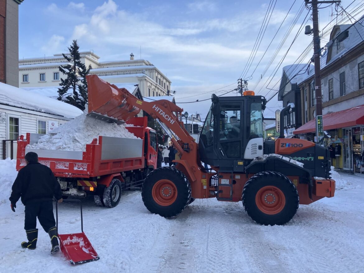 Heavy snow forecast over weekend as nation set to go to polls
