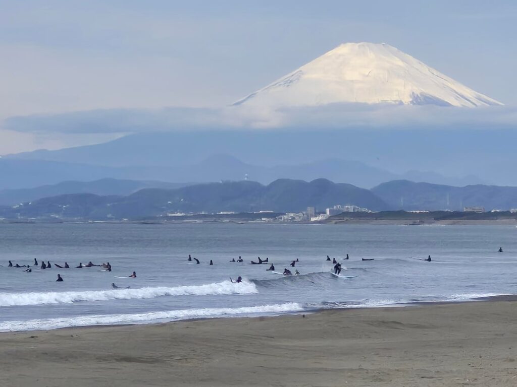 Surfing under the Fuji san