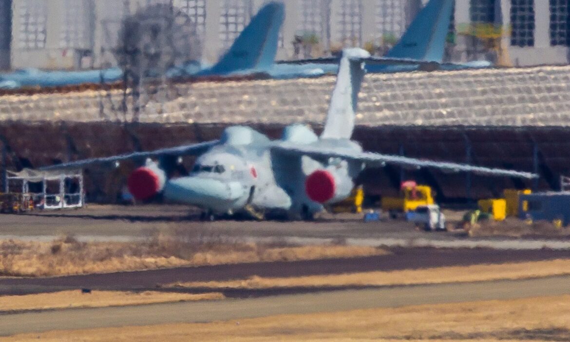 The first image of Japan’s new EC-2 electronic warfare jammer aircraft has been recorded