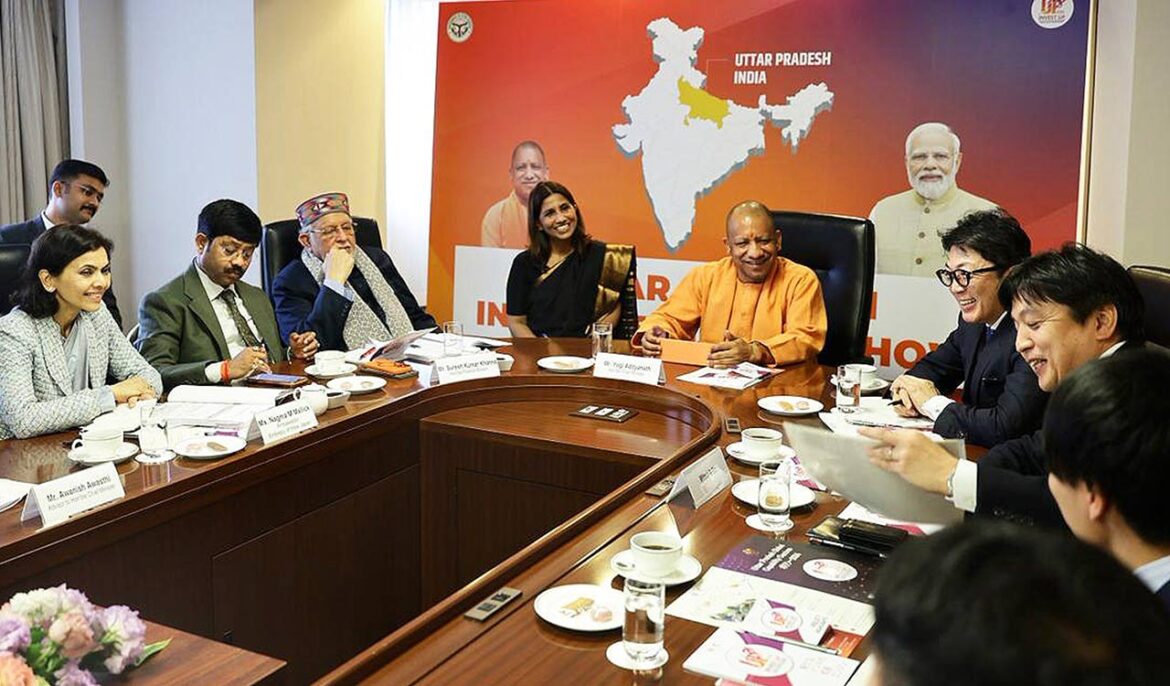 MoUs worth Rs 11,000 cr signed with Japanese firms on first day of Yogi’s Japan visit MoUs worth Rs 11,000 cr signed with Japanese firms on first day of Yogi’s Japan visit