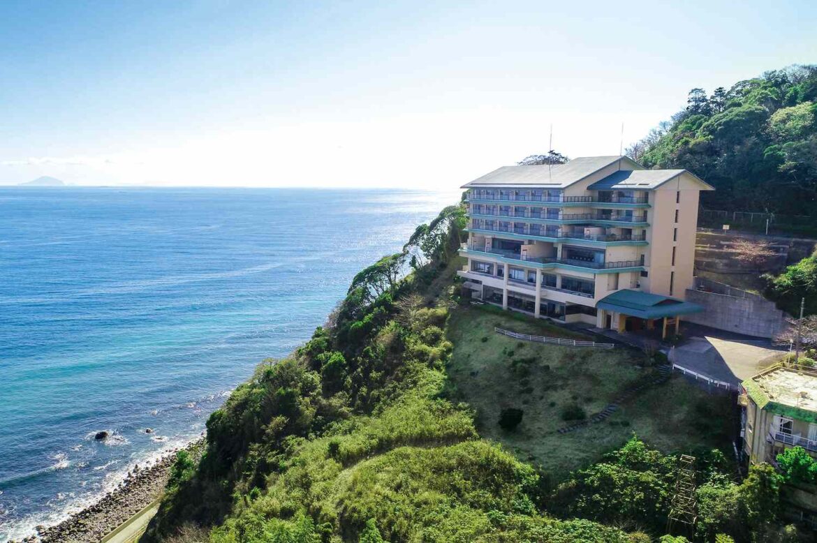 Izu Retreat by Onko Chishin Opening in Shizuoka, Japan