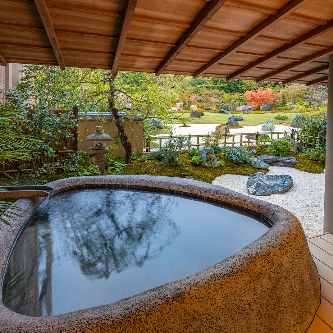 Designed in teioku ichinyo style, where indoors and outdoors fuse together seamlessly. © Gora Kadan