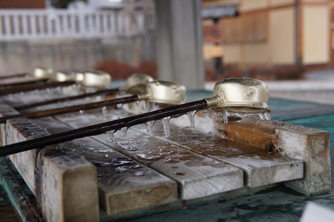 Frozen Hishaku at Zenkouji