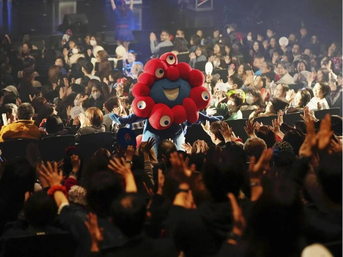 Myaku-Myaku Fan Event Held in Osaka; ‘Its Butt is so Cute!’ Says Enthusiastic Female Fan Myaku-Myaku Fan Event Held in Osaka; ‘Its Butt is so Cute!’ Says Enthusiastic Female Fan