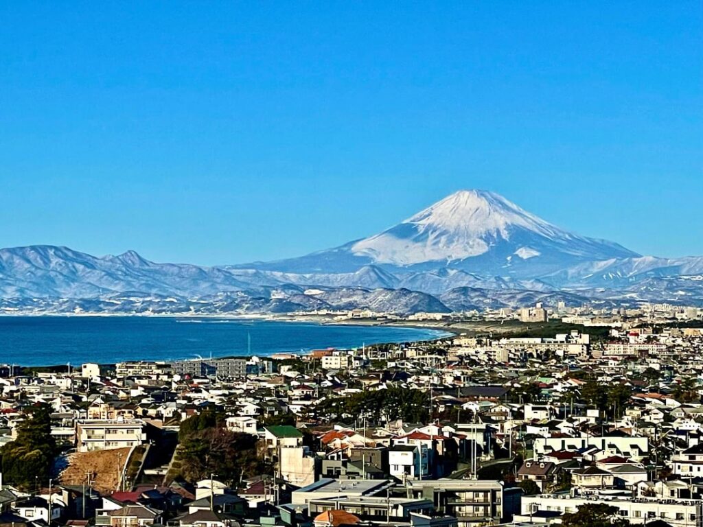It was such a clear day today that you could see all the way from The Shonan Coast to The Izu Peninsula. Usually the horizon is just the ocean!