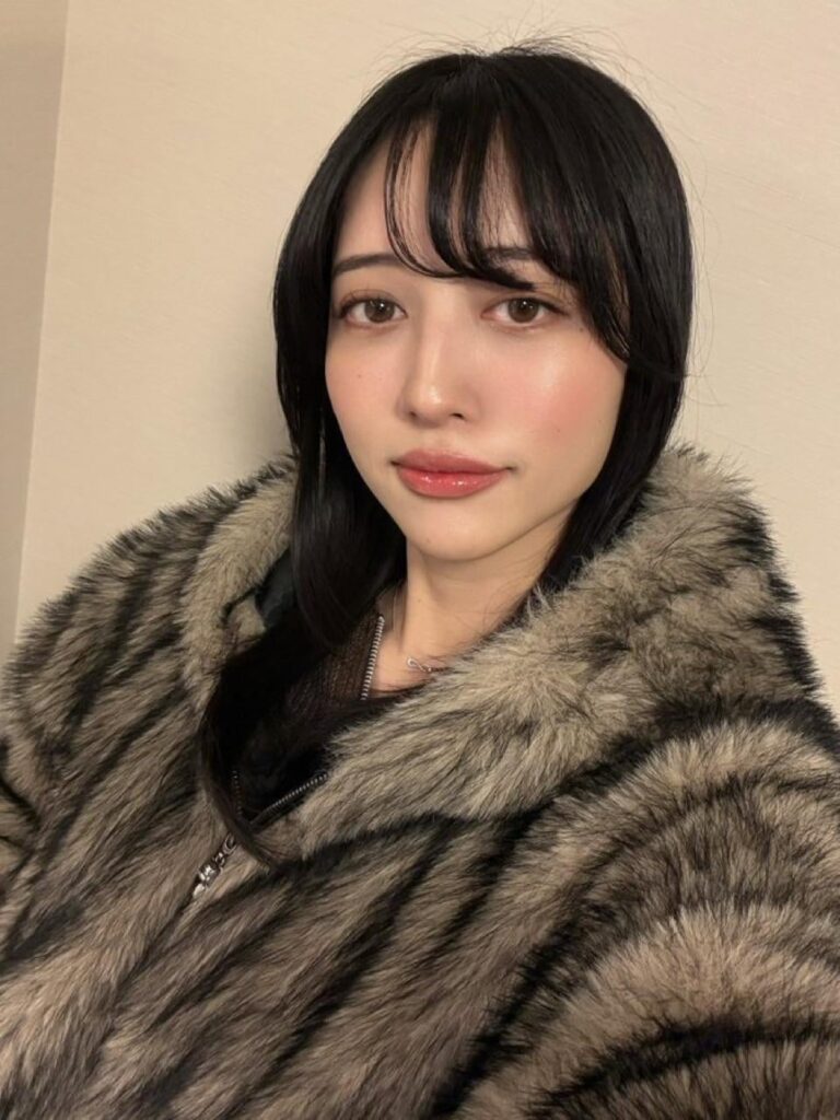 yonezawa akane: 🦦