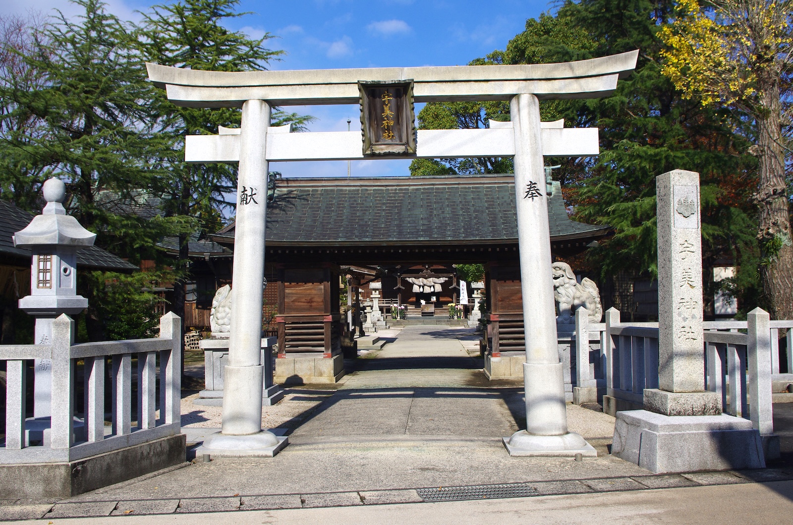 umi-shrine_--pixta_9560025_m.jpeg