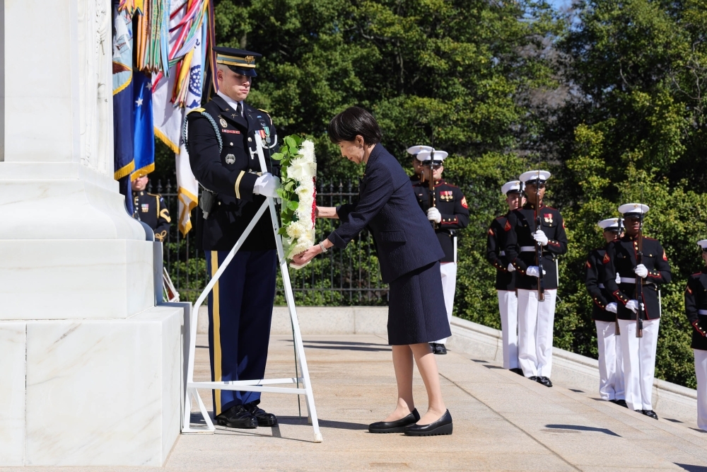 Prime Minister TAKAICHI’s Visit to Arlington National Cemetery and Wreath Laying Ceremony Prime Minister TAKAICHI offering flowers at the monument
