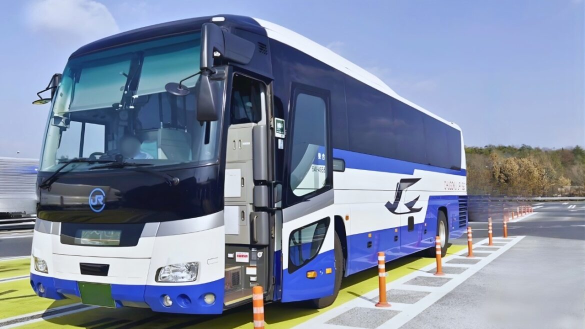 Riding on JAPAN’s Highway Bus 🇯🇵 | Osaka → Hiroshima | 5.5 Hours