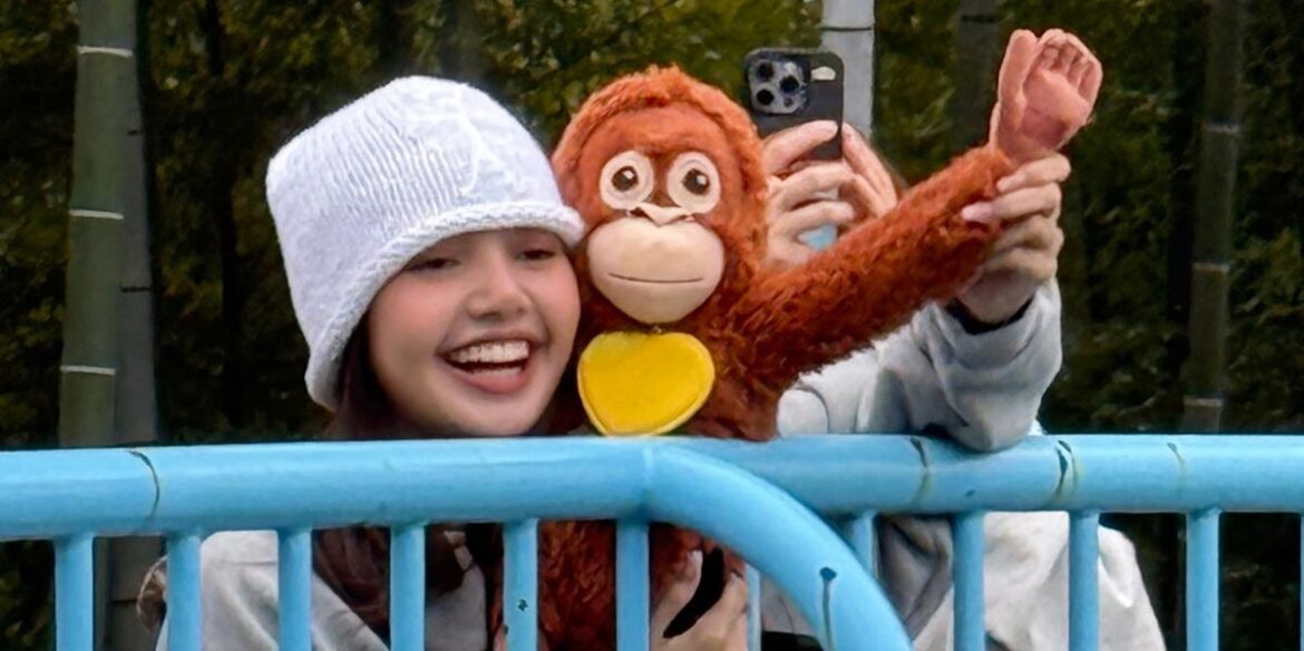 Blackpink’s Lisa Visited Viral Monkey Punch in Japan