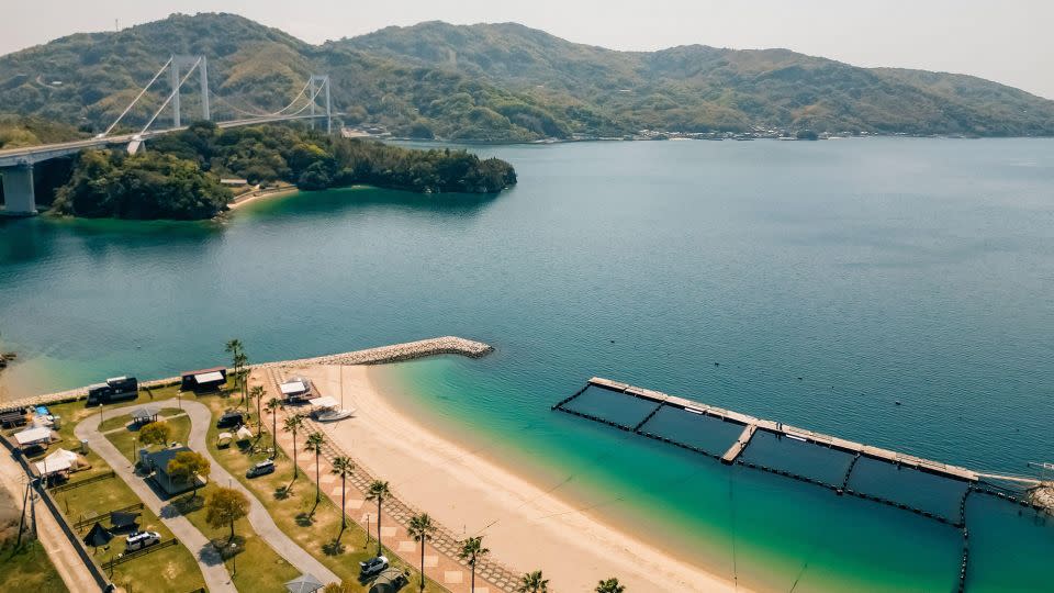 The Hakata-Oshima Bridge sits next to Hakata Beach. - Irina Brester/Alamy Stock Photo