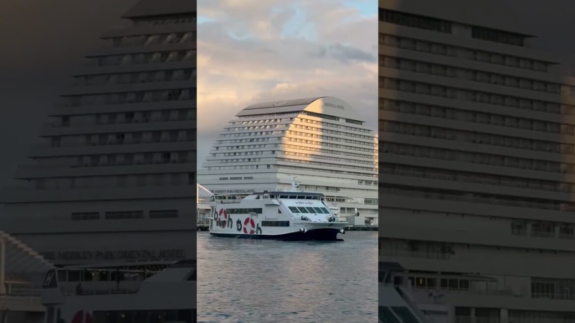 일본 고베 항구에서 배가 떠날 때 Funny Goodbye at Kobe Harbor 👋 Giant Hands Waving to Ships | Japan Travel Moment 일본 고베 항구에서 배가 떠날 때 Funny Goodbye at Kobe Harbor 👋 Giant Hands Waving to Ships | Japan Travel Moment